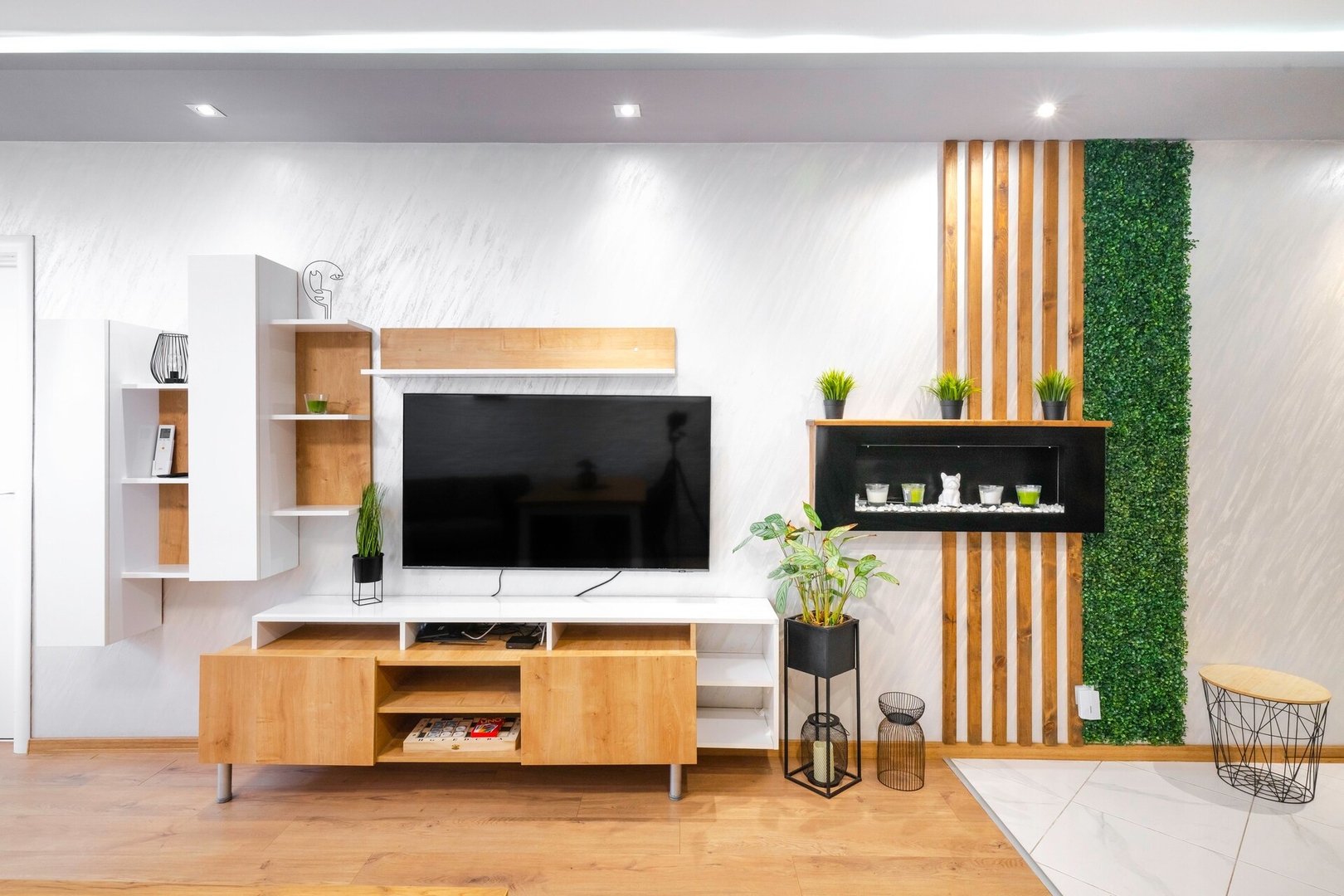 Feel Right at Home: Bright and Modern Apartment 8 Flat Manager Booking