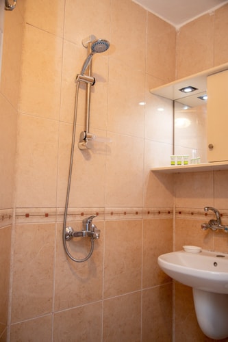 Convenient 2-Bedroom Flat next to Harmanite Beach 22 Flat Manager Booking