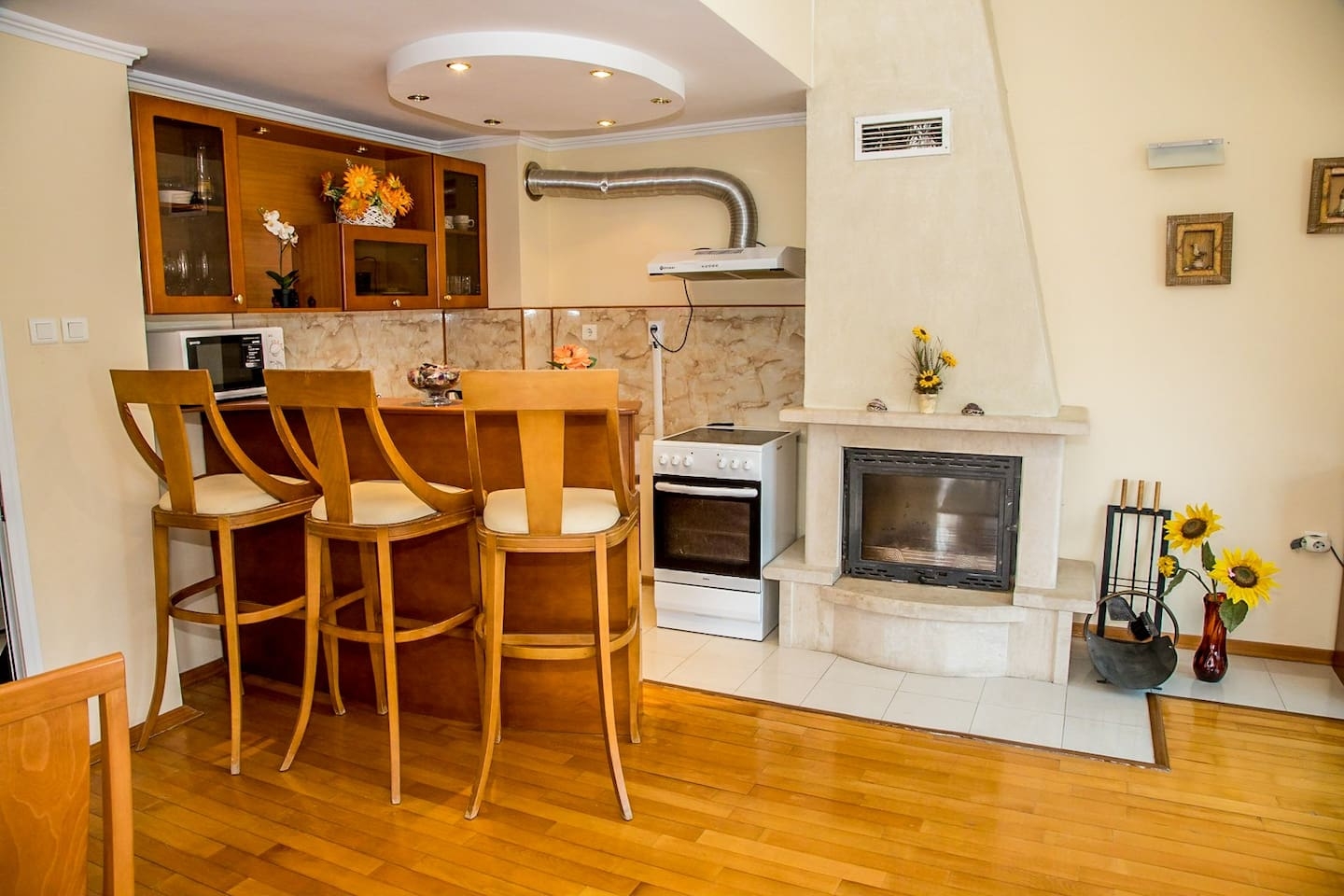 Spacious & Sunny Maisonette w/ Terrace near Centre 8 Flat Manager Booking