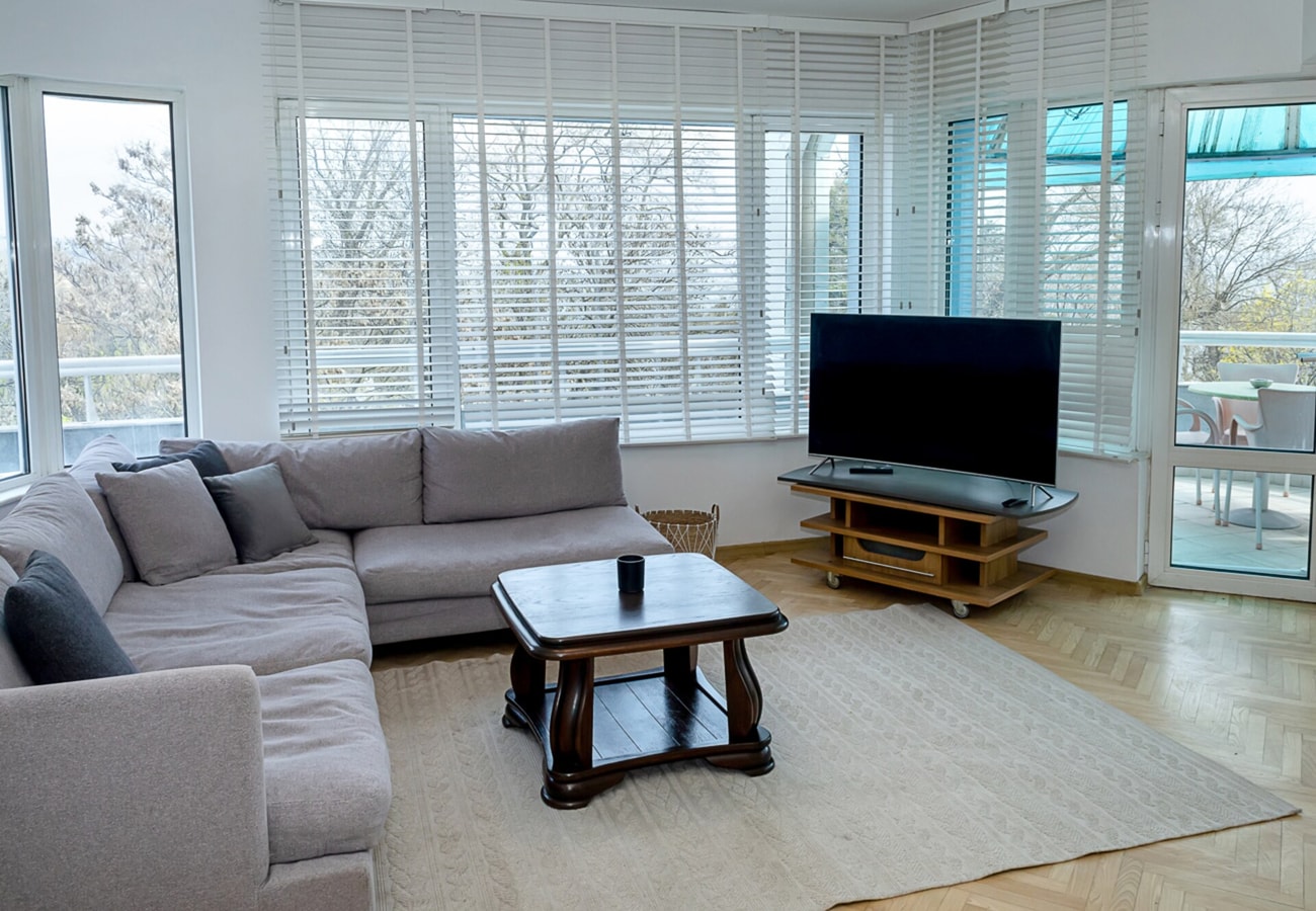 3BD Maisonette with Sea Views - Next to Sea Garden 1 Flat Manager Booking