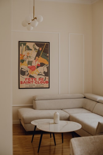 Radoslav Bacho Kiro 2BD · Elegant Escape: High Ceilings, Balcony & Piano 5 Flat Manager Booking