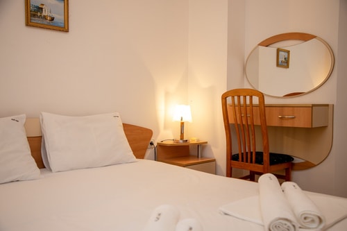 Convenient 2-Bedroom Flat next to Harmanite Beach 7 Flat Manager Booking