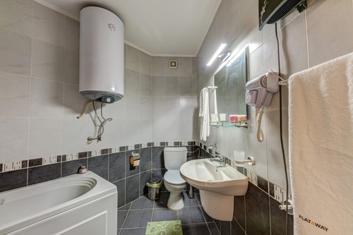 Bright and Spacious 2-BDR Apartment with Balcony 15 Flat Manager Booking