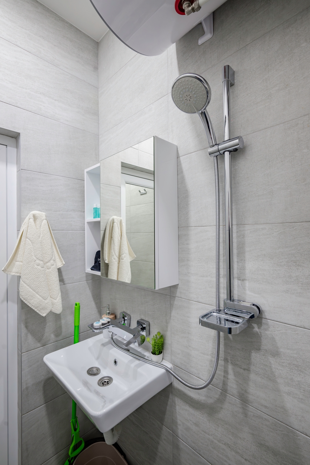 Cozy and Central 2BD Flat | At the Heart of It All 14 Flat Manager Booking
