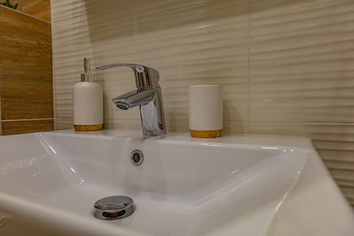 Modern 1BR Apt – Top Location, 4 min to Metro 18 Flat Manager Booking