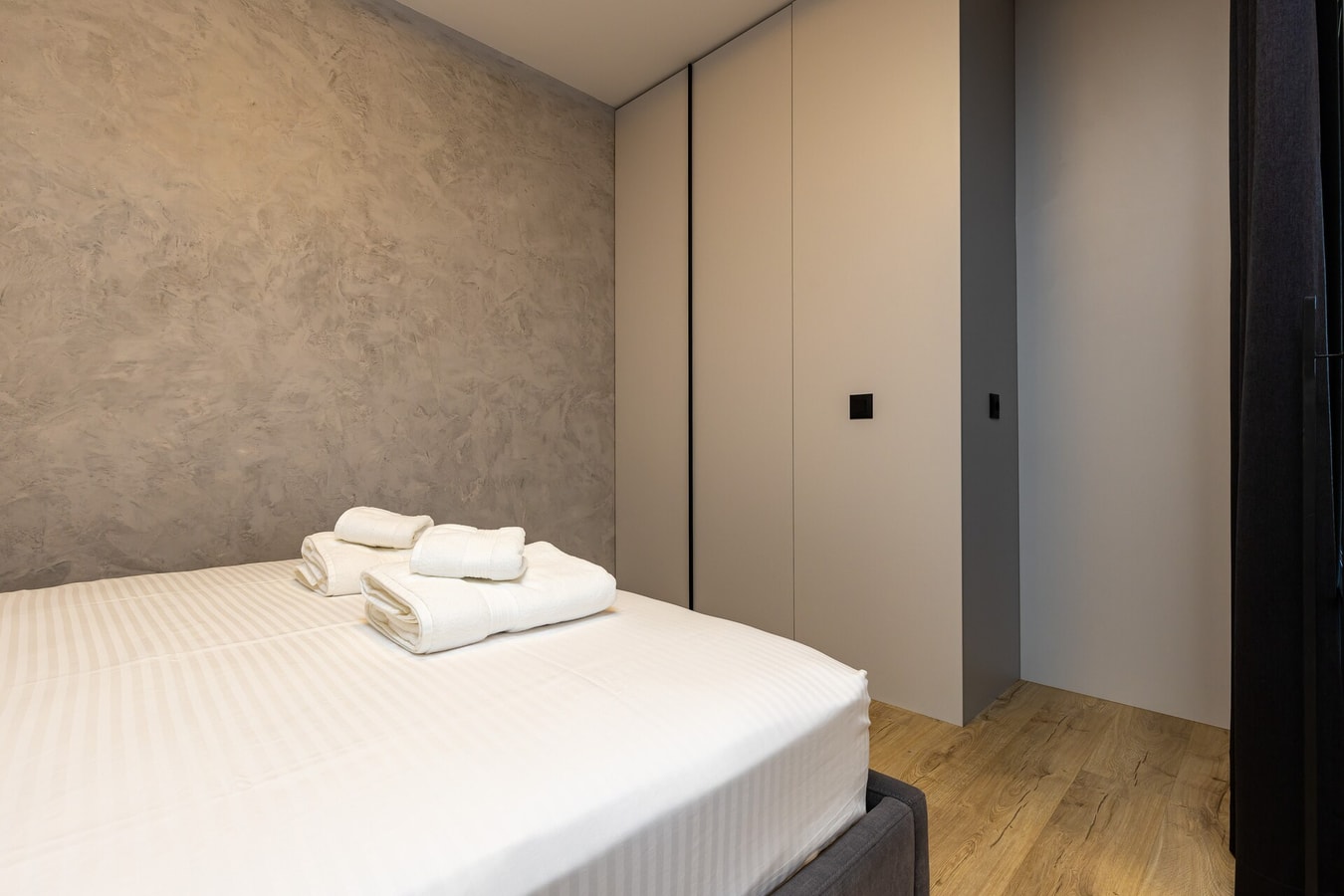 Modern 1BDR Apartment in a New Building 17 Flat Manager Booking
