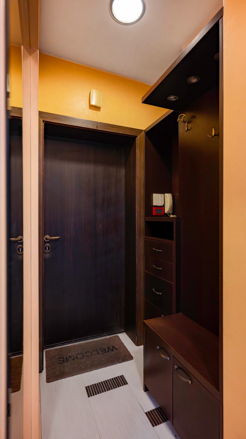 Valeri Pirotska 1BD · Central 1BD Apartment Next to Women's Market 23 Flat Manager Booking