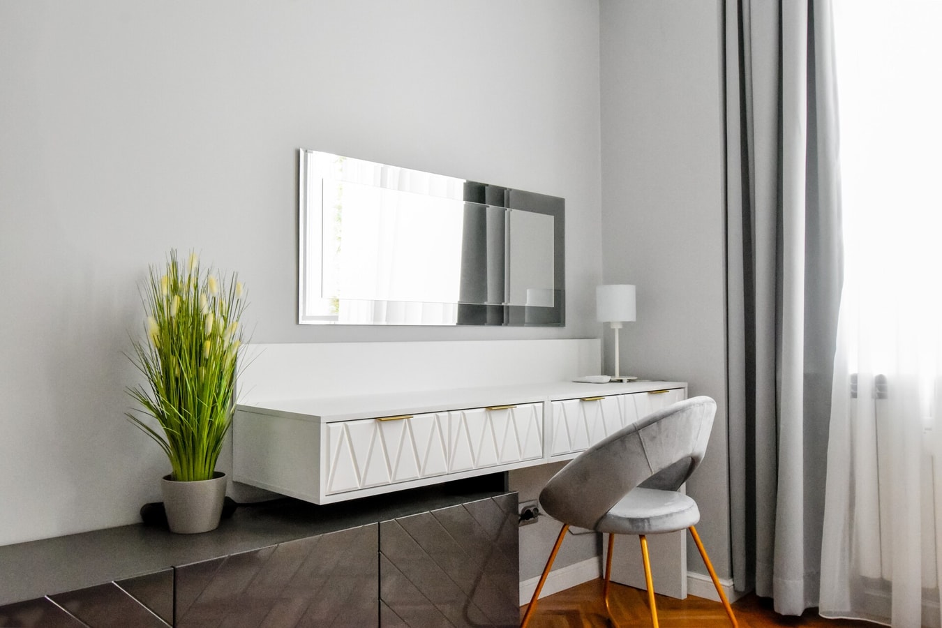 Designer 2BD Apt next to Eagle's Bridge 9 Flat Manager Booking