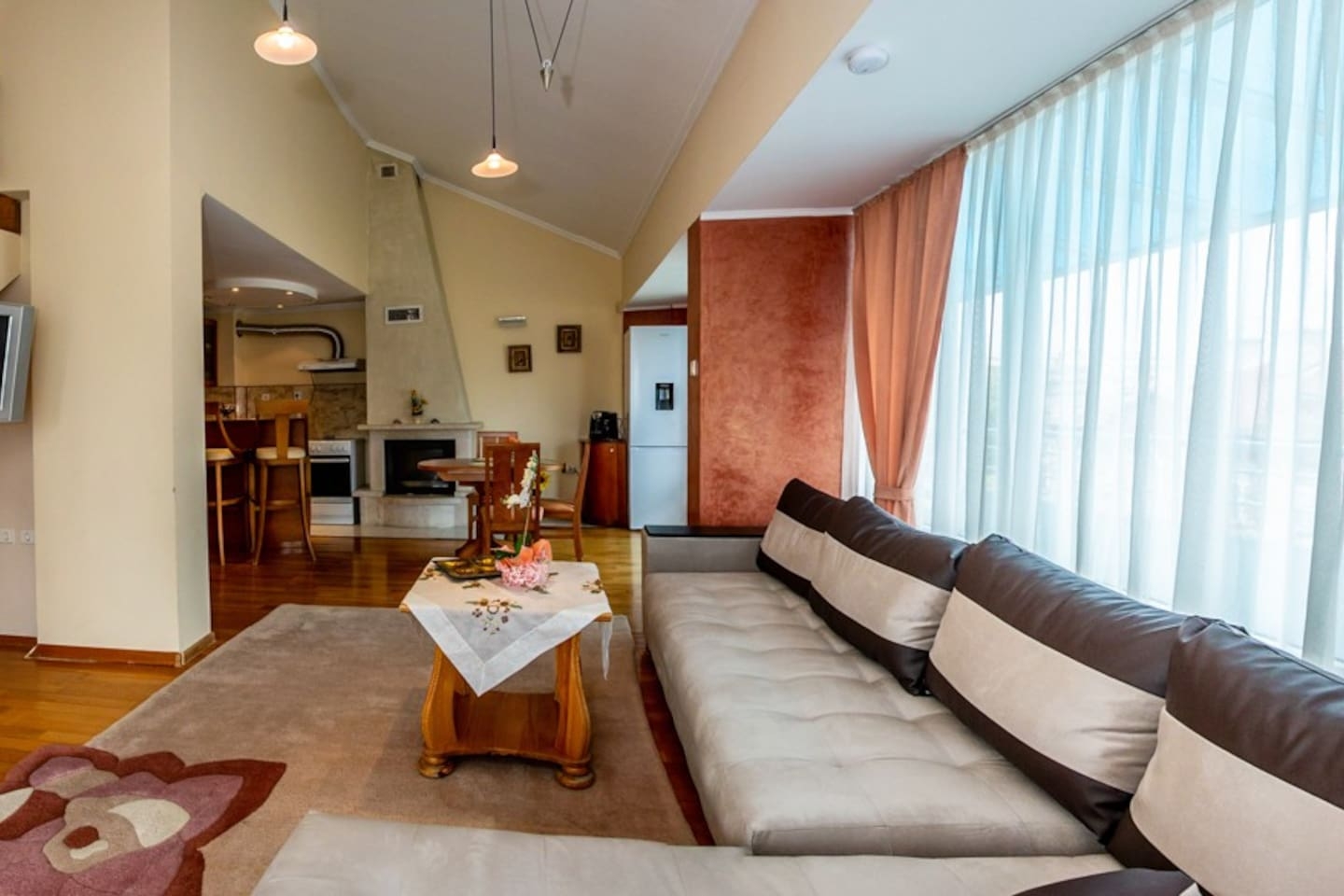 Spacious & Sunny Maisonette w/ Terrace near Centre 1 Flat Manager Booking