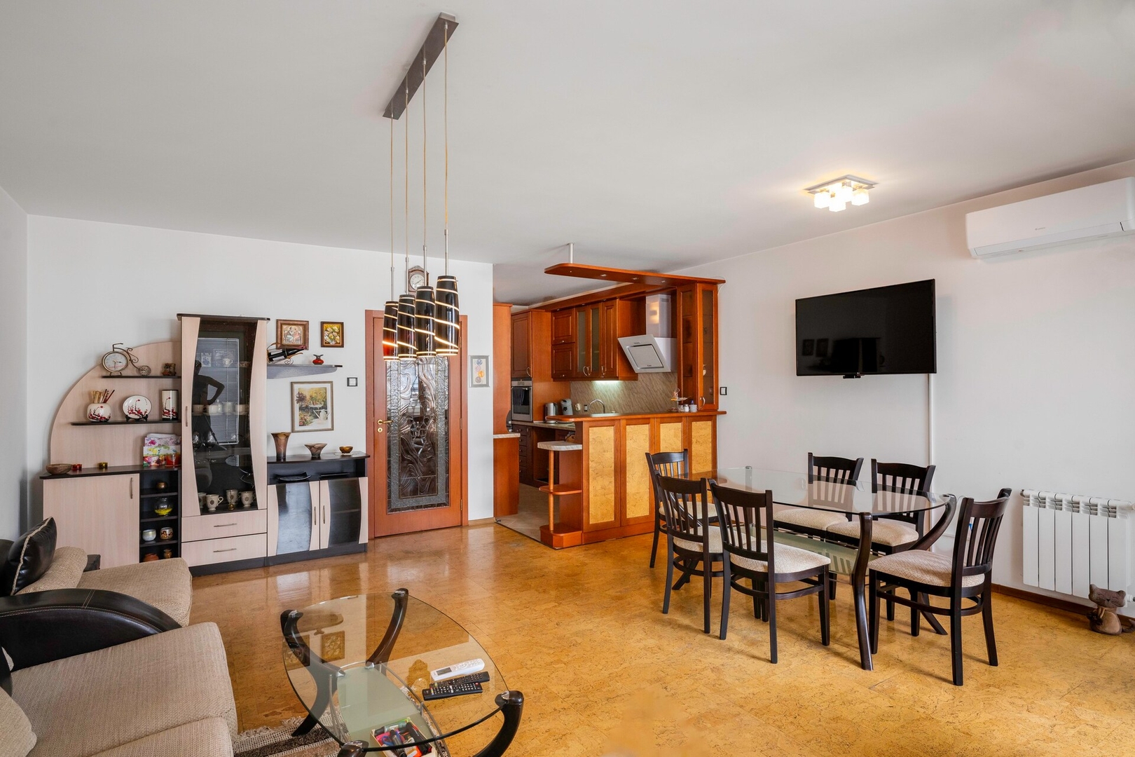 Vintage and Cozy 2BD Apartment in Prime Location 9 Flat Manager Booking