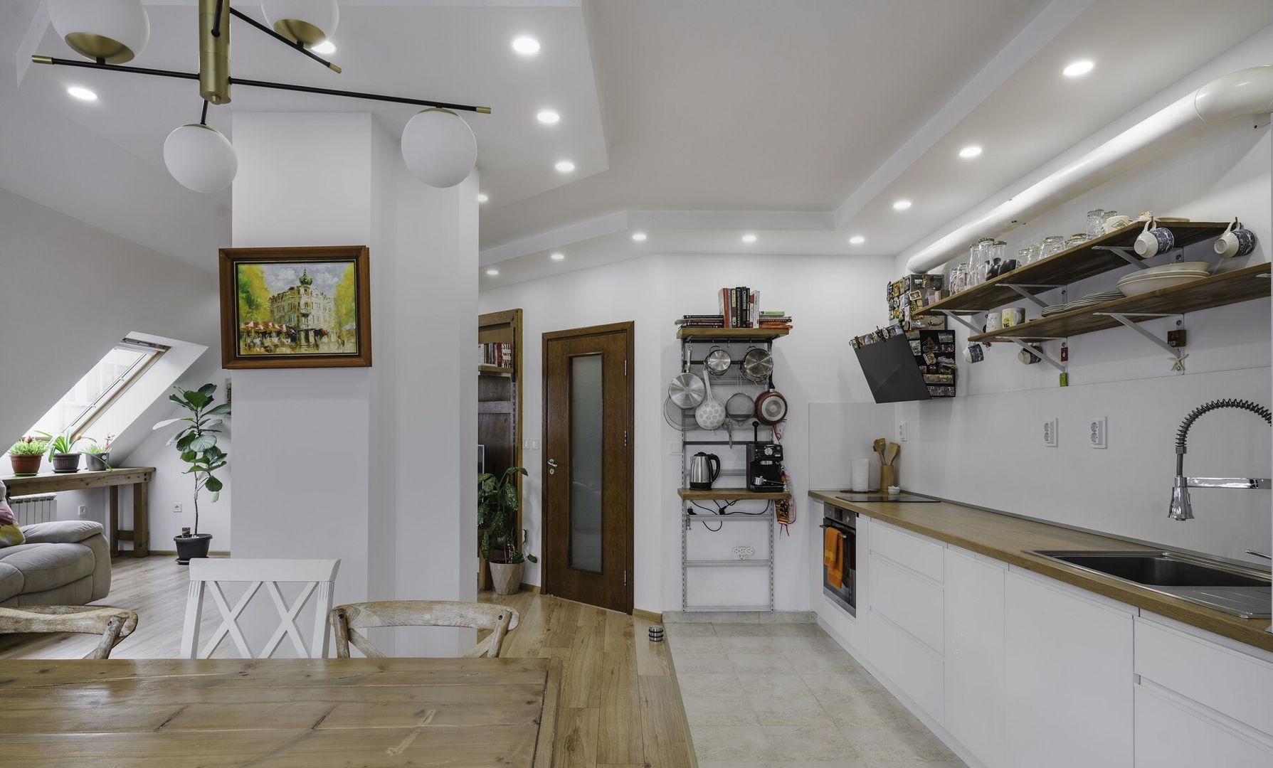 Charming & Cozy 2BD Apartment with Natural Light 8 Flat Manager Booking