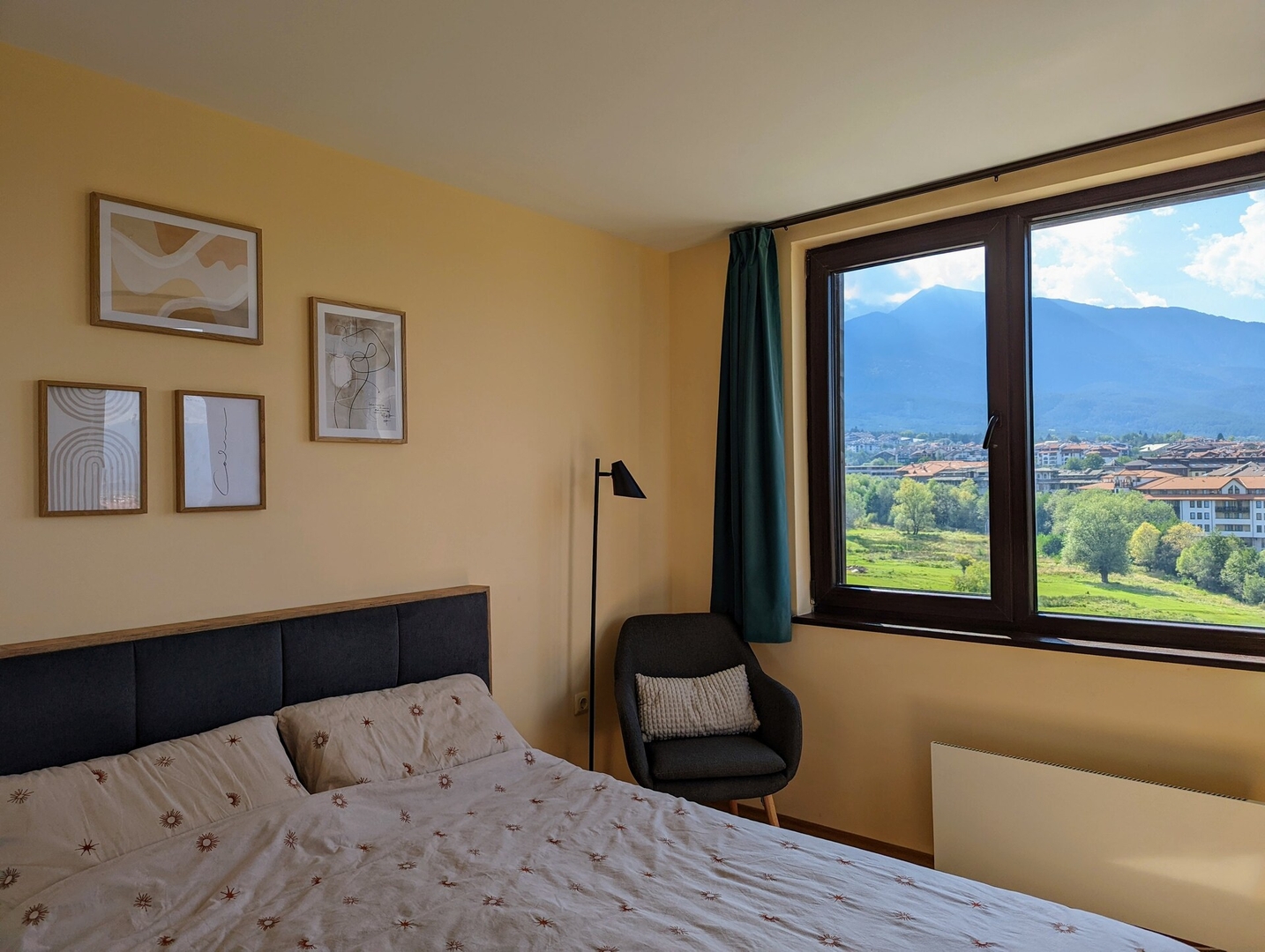 Stylish 2BD Apartment with Panoramic Mountain View 9 Flat Manager Booking