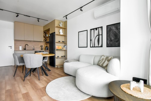 Modern & Quiet 1BR Near Center + Private Parking 0 Flat Manager Booking