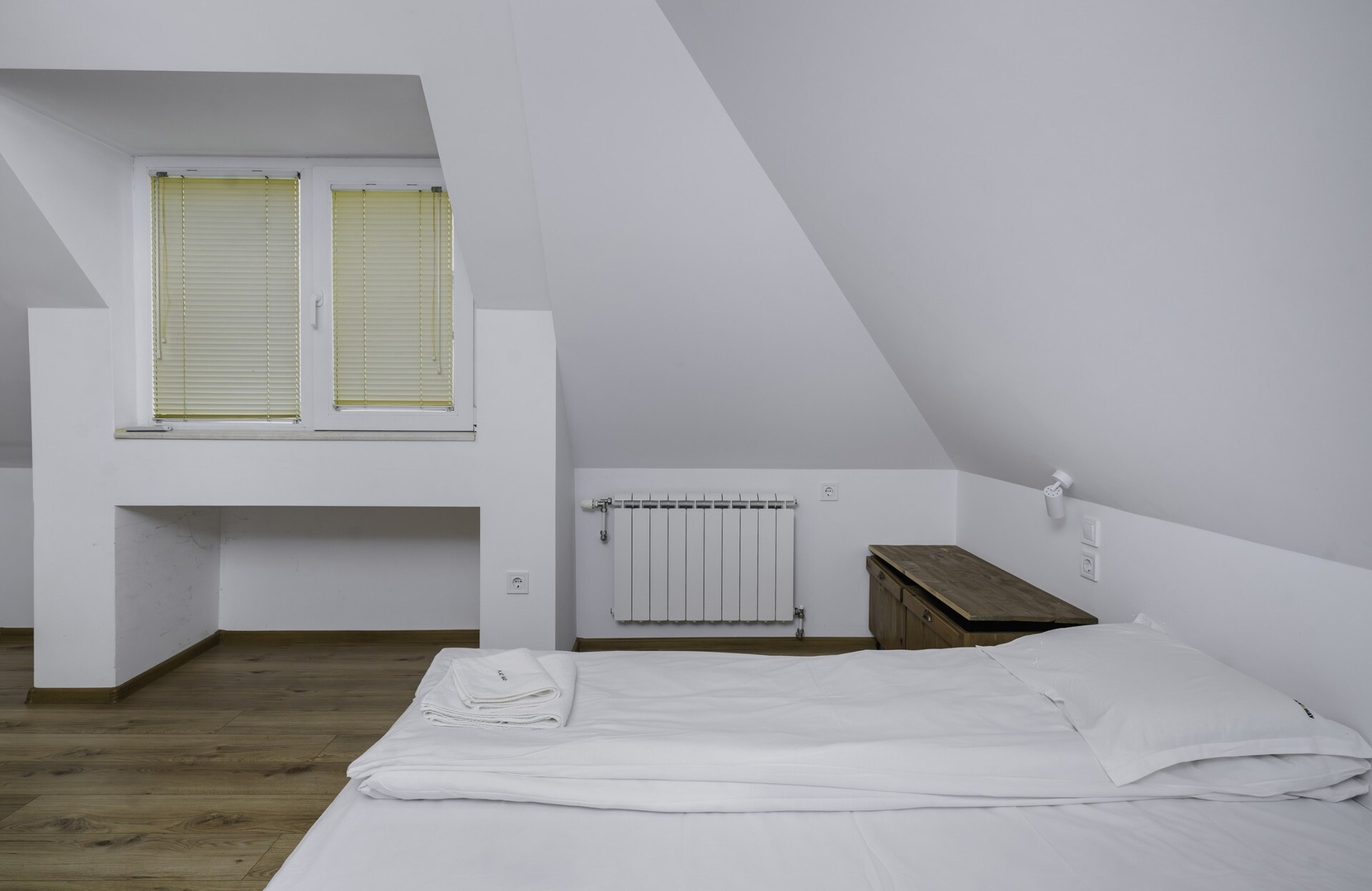 Charming & Cozy 2BD Apartment with Natural Light 18 Flat Manager Booking
