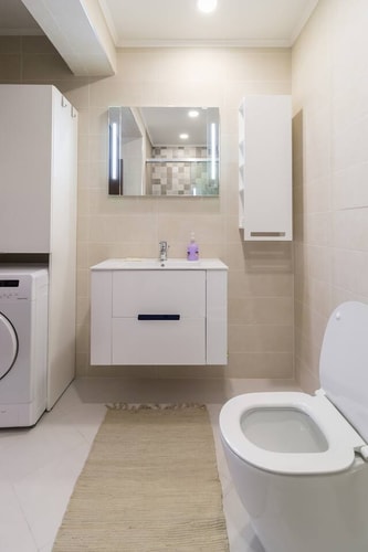 Pop your C-O-L-O-R-S - Funky and Modern 1BDR. Apt. 28 Flat Manager Booking