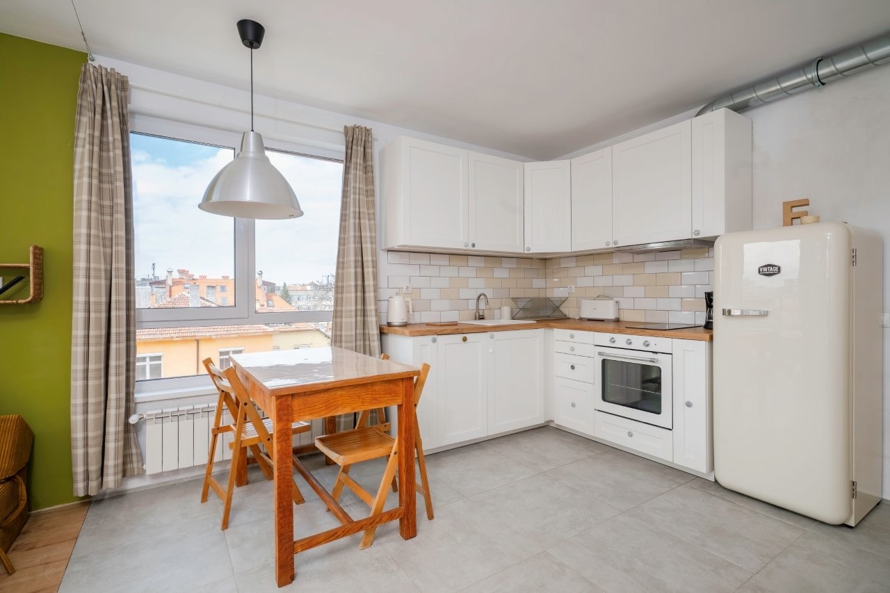 Bright and Cozy 1BD Apartment plus Desk 3 Flat Manager Booking