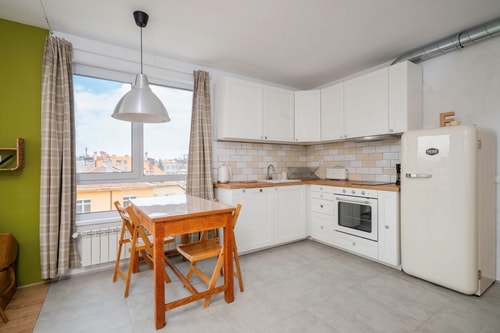 Bright and Cozy 1BD Apartment plus Desk 3 Flat Manager Booking