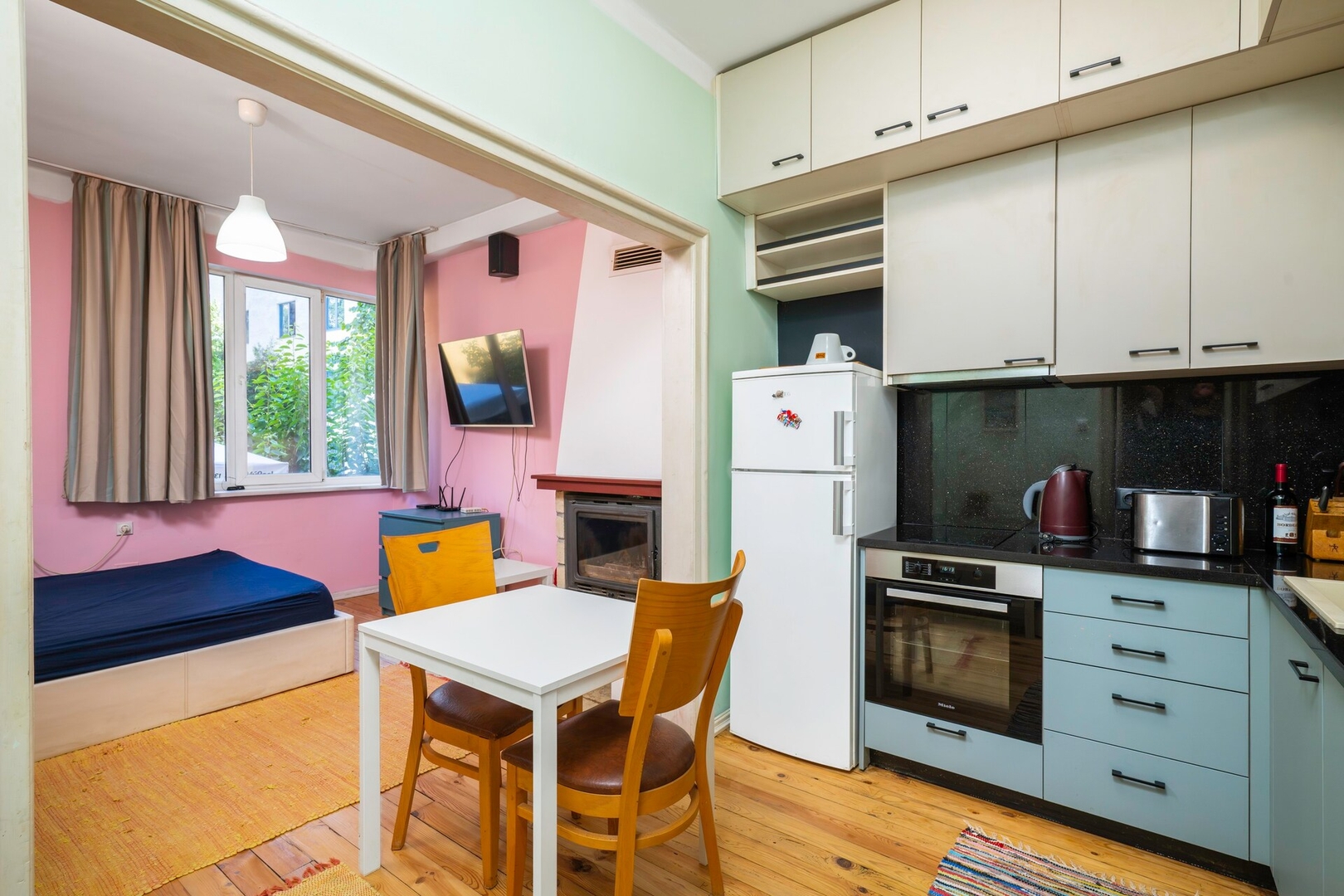 Sofia's 1BD Colourful Getaway Near NDK 0 Flat Manager Booking