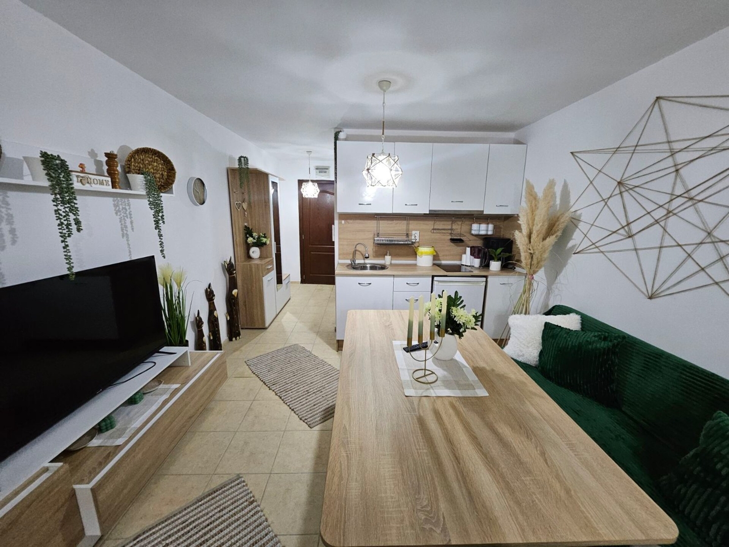 Tropical Chic Studio for Two – Ground Floor Escape 1 Flat Manager Booking