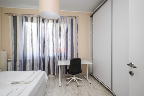 Cozy Nest near Eagle's Bridge with Workspace 2 Flat Manager Booking