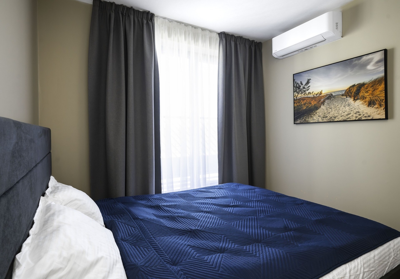 Aviva Living - 1BD Apartment 10 Flat Manager Booking