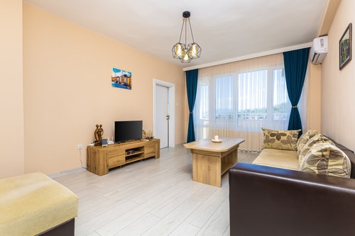 Bright Modern 2BD Apartment with Panoramic View 1 Flat Manager Booking
