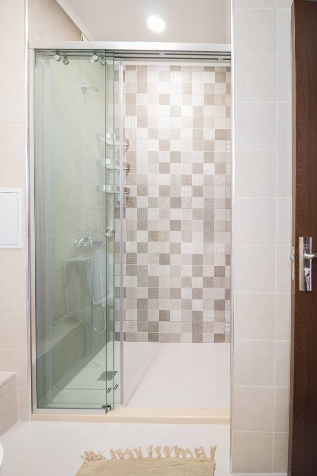 Pop your C-O-L-O-R-S - Funky and Modern 1BDR. Apt. 29 Flat Manager Booking