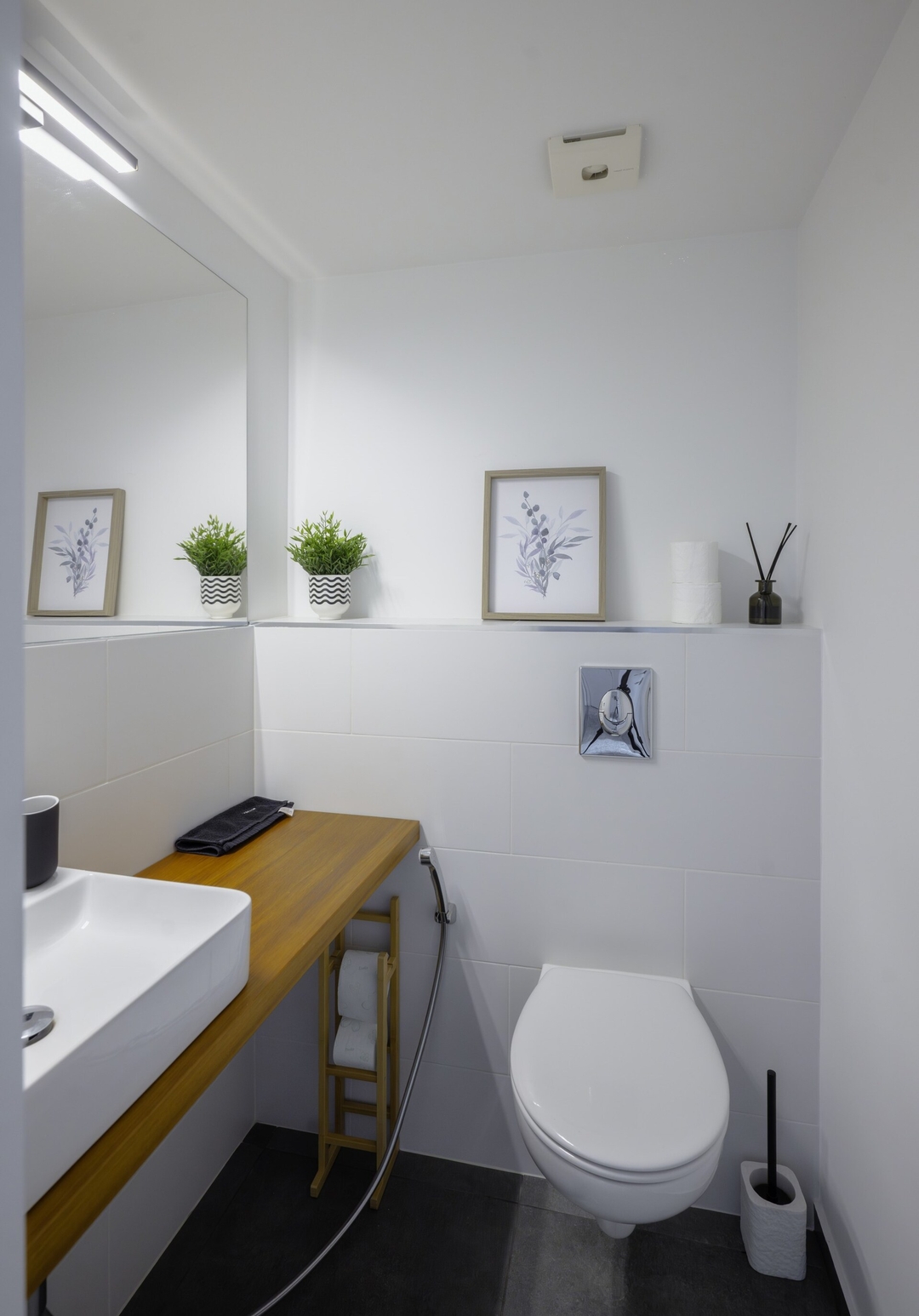 Luminous Central Retreat: Spacious 2BD Apartment 42 Flat Manager Booking