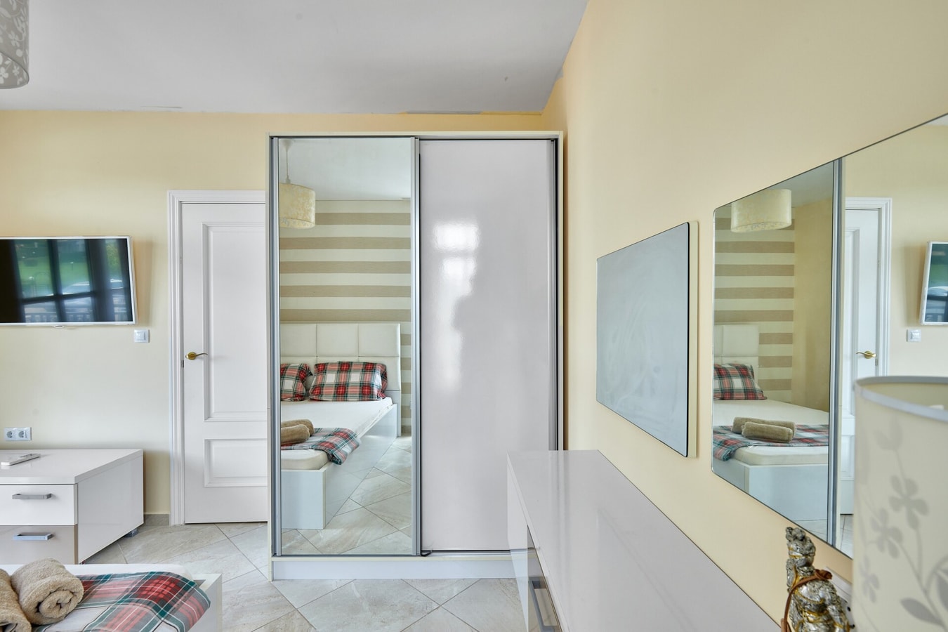 2BD Flat with Balcony in Flores Garden Complex 7 Flat Manager Booking