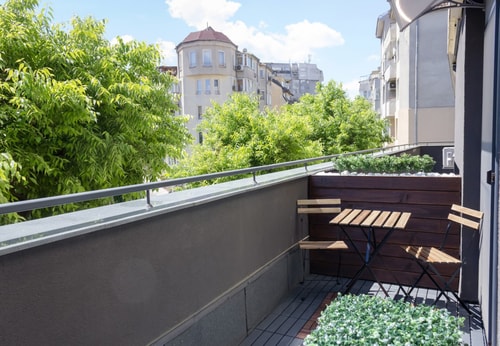 ~Sunny Blue ~ One-Bedroom Flat with Balcony 4 Flat Manager Booking