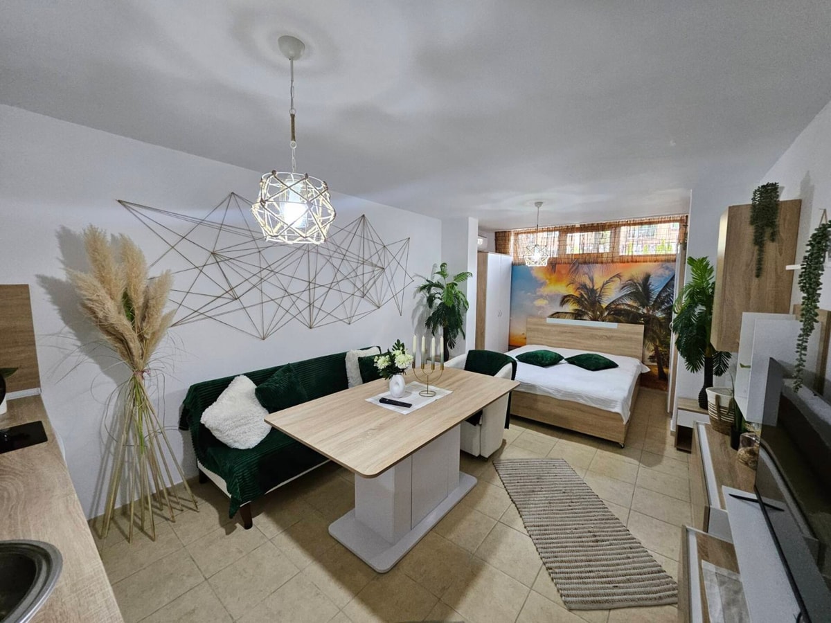 Tropical Chic Studio for Two – Ground Floor Escape 1 Flat Manager Booking