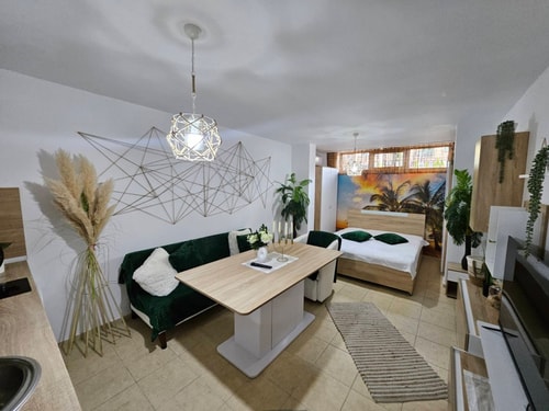 Tropical Chic Studio for Two – Ground Floor Escape 1 Flat Manager Booking