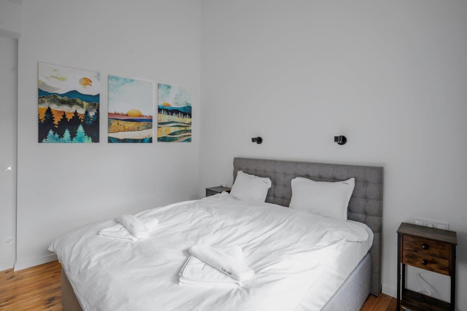 Luminous Central Retreat: Spacious 2BD Apartment 30 Flat Manager Booking