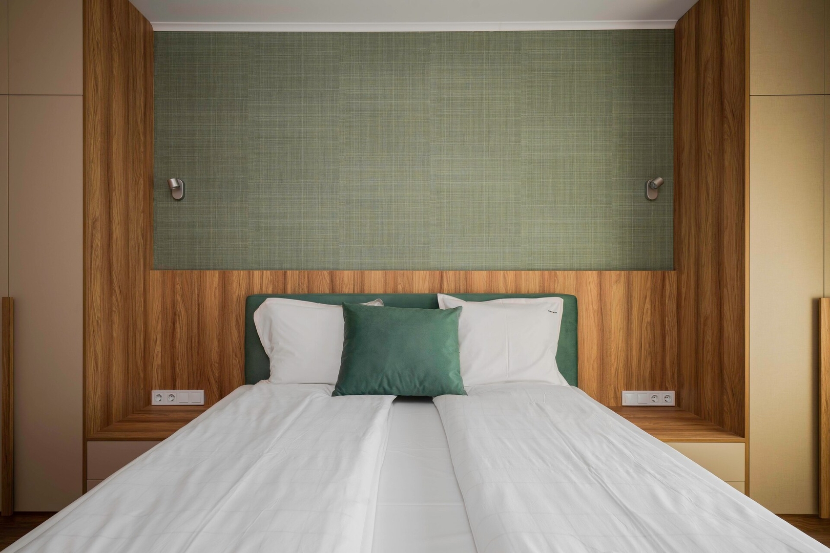 Stylish Urban Haven with Dedicated Parking Spot 10 Flat Manager Booking