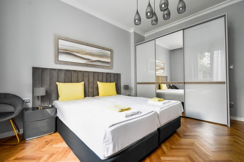 Designer 2BD Apt next to Eagle's Bridge 10 Flat Manager Booking