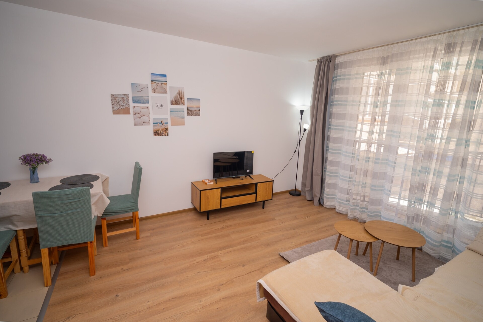 Spacious 2BD Apartment - Walk to City Center 11 Flat Manager Booking