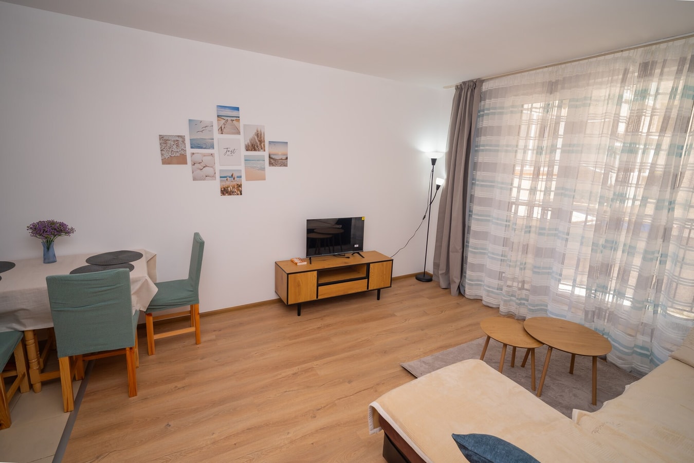 Spacious 2BD Apartment - Walk to City Center 11 Flat Manager Booking