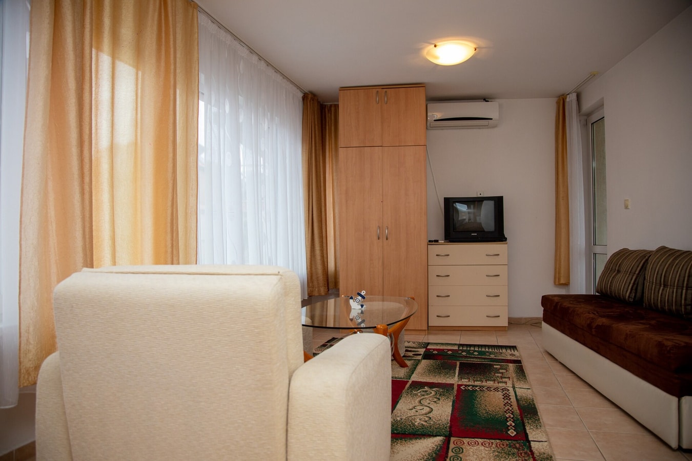 Convenient 2-Bedroom Flat next to Harmanite Beach 11 Flat Manager Booking