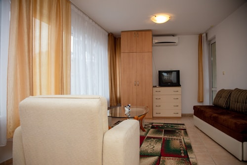 Convenient 2-Bedroom Flat next to Harmanite Beach 11 Flat Manager Booking