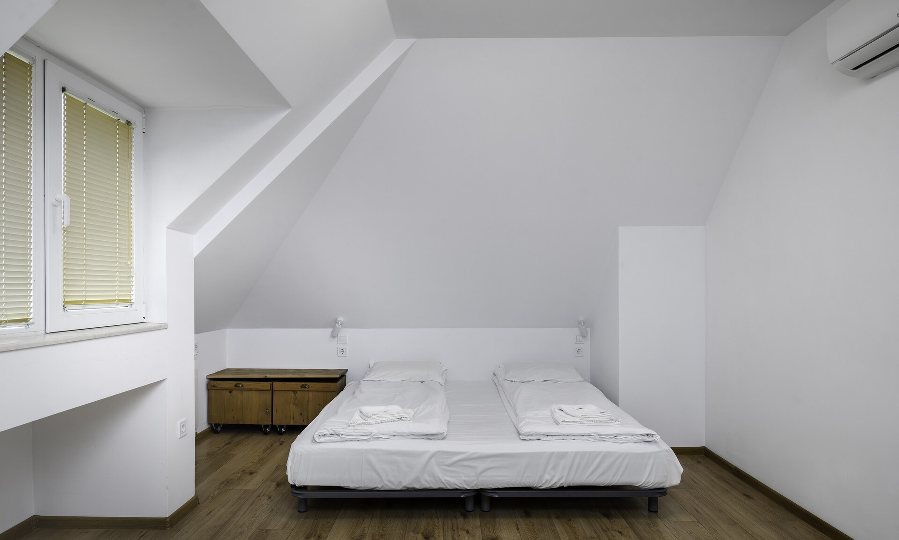Charming & Cozy 2BD Apartment with Natural Light 17 Flat Manager Booking