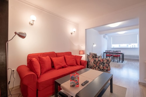 LZ Spacious One Bedroom Apartment in Top Centre 5 Flat Manager Booking