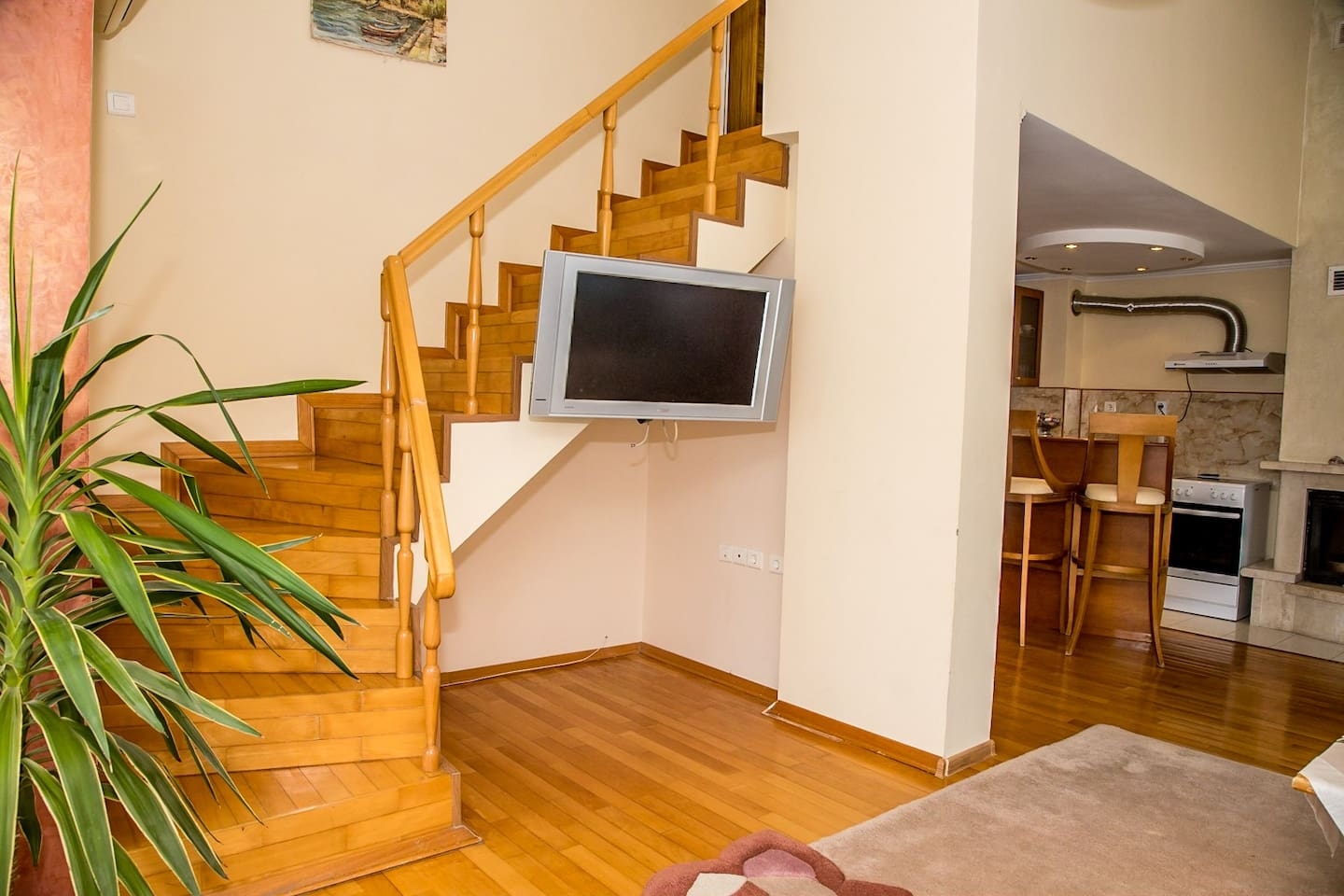 Spacious & Sunny Maisonette w/ Terrace near Centre 16 Flat Manager Booking