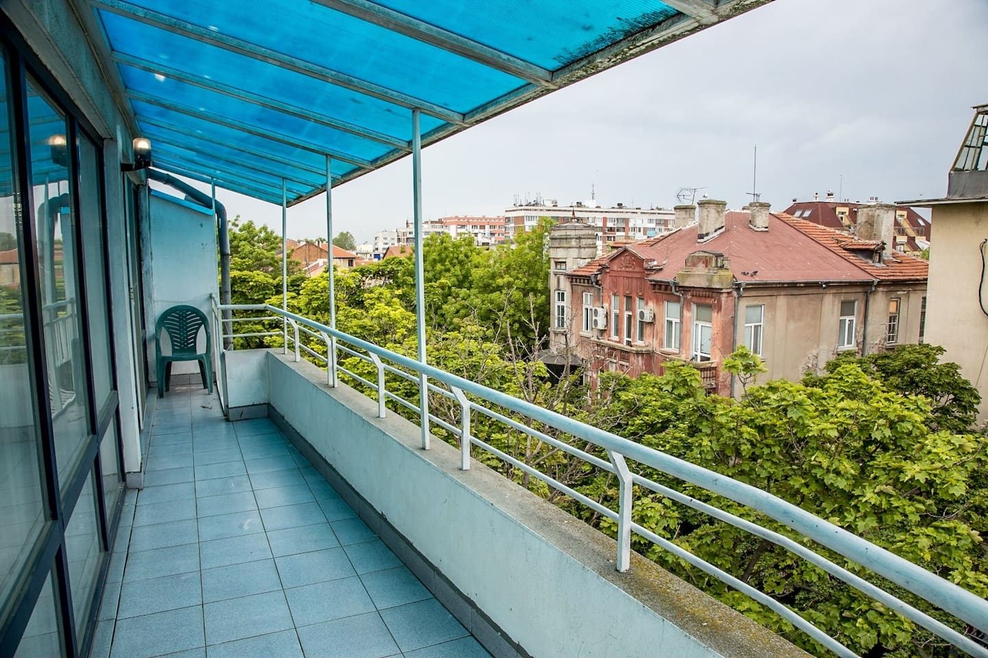 Spacious & Sunny Maisonette w/ Terrace near Centre 19 Flat Manager Booking