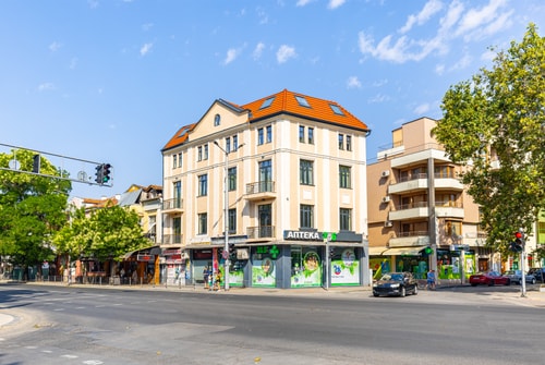 Central Apartments with Garden view - Apt No. 8 6 Flat Manager Booking