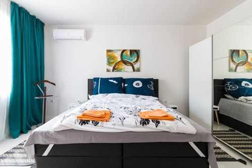 Pop your C-O-L-O-R-S - Funky and Modern 1BDR. Apt. 17 Flat Manager Booking