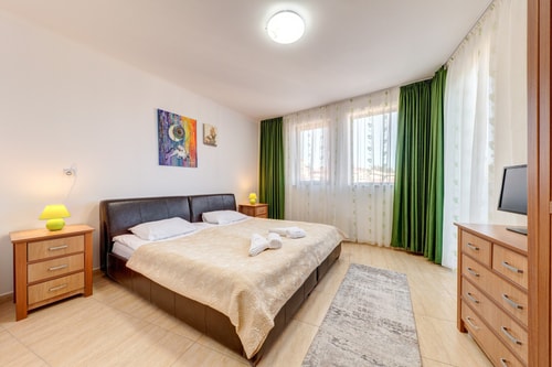 *By the Fireplace* Cozy 2BD Flat with a nice view 2 Flat Manager Booking