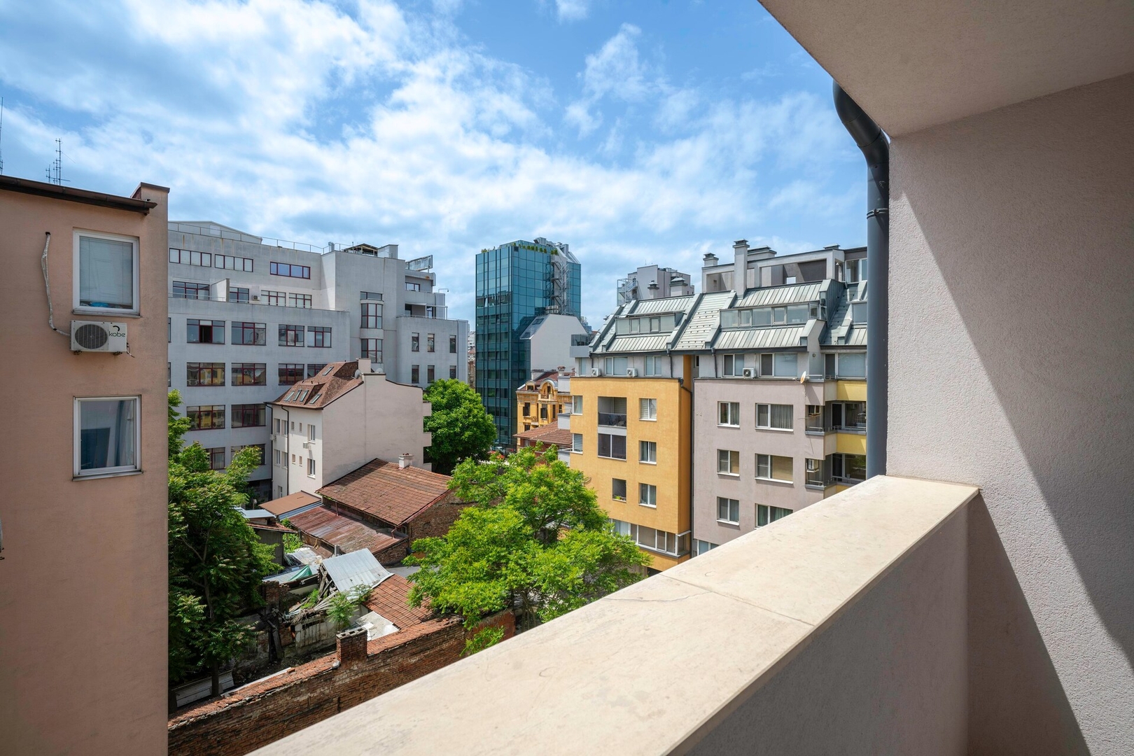 Feel at Home: Central 2BD Flat with Parking 4 Flat Manager Booking