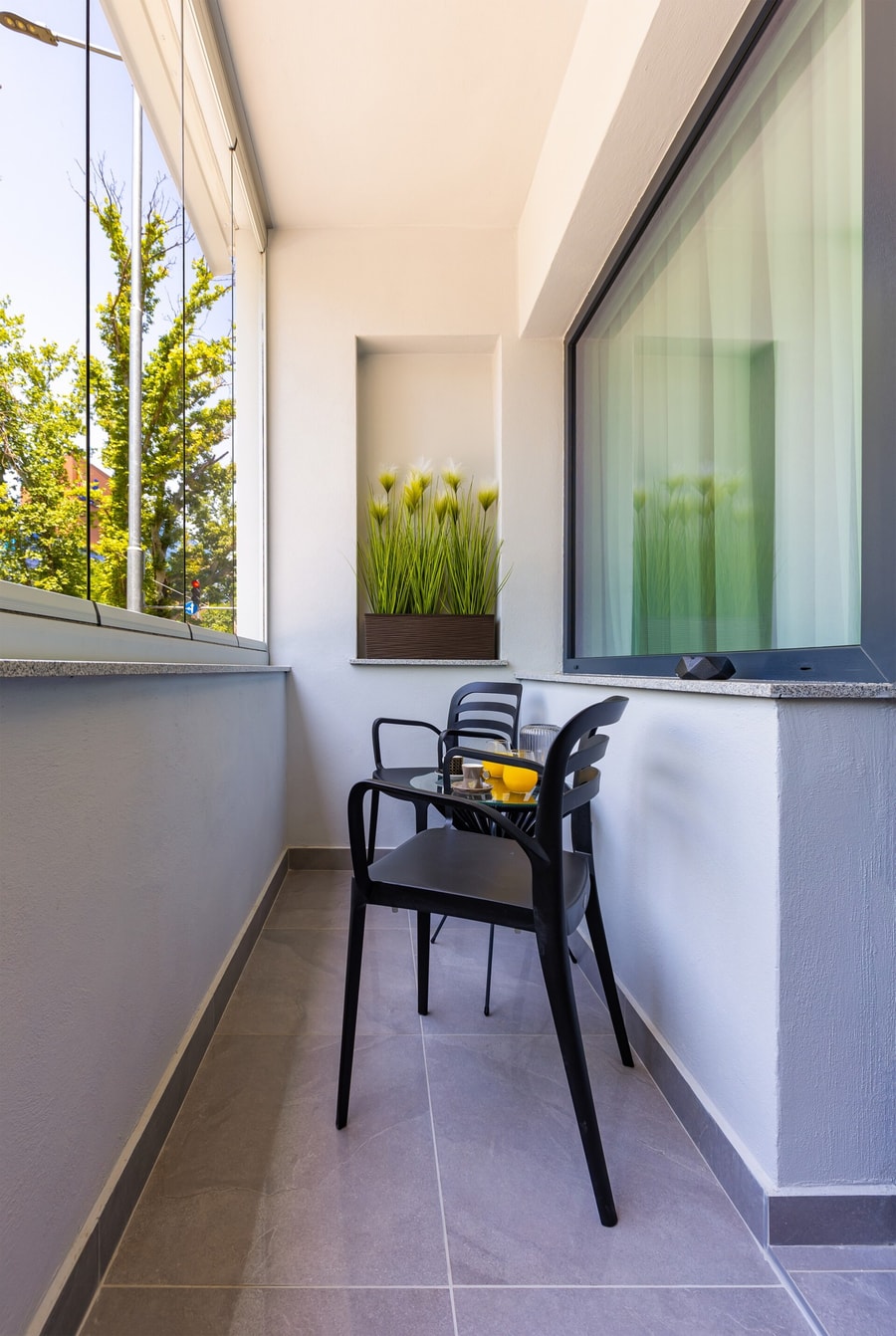 White&Grey Two 1-BD Apartments 117 Flat Manager Booking