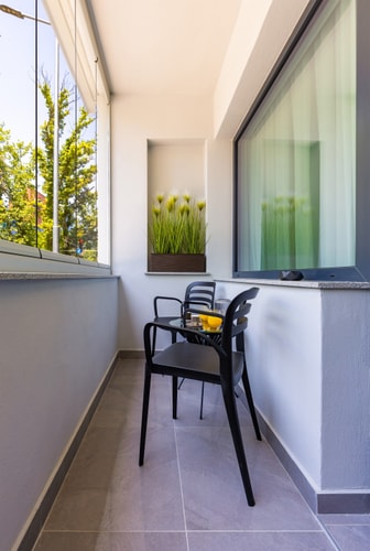White&Grey Two 1-BD Apartments 117 Flat Manager Booking