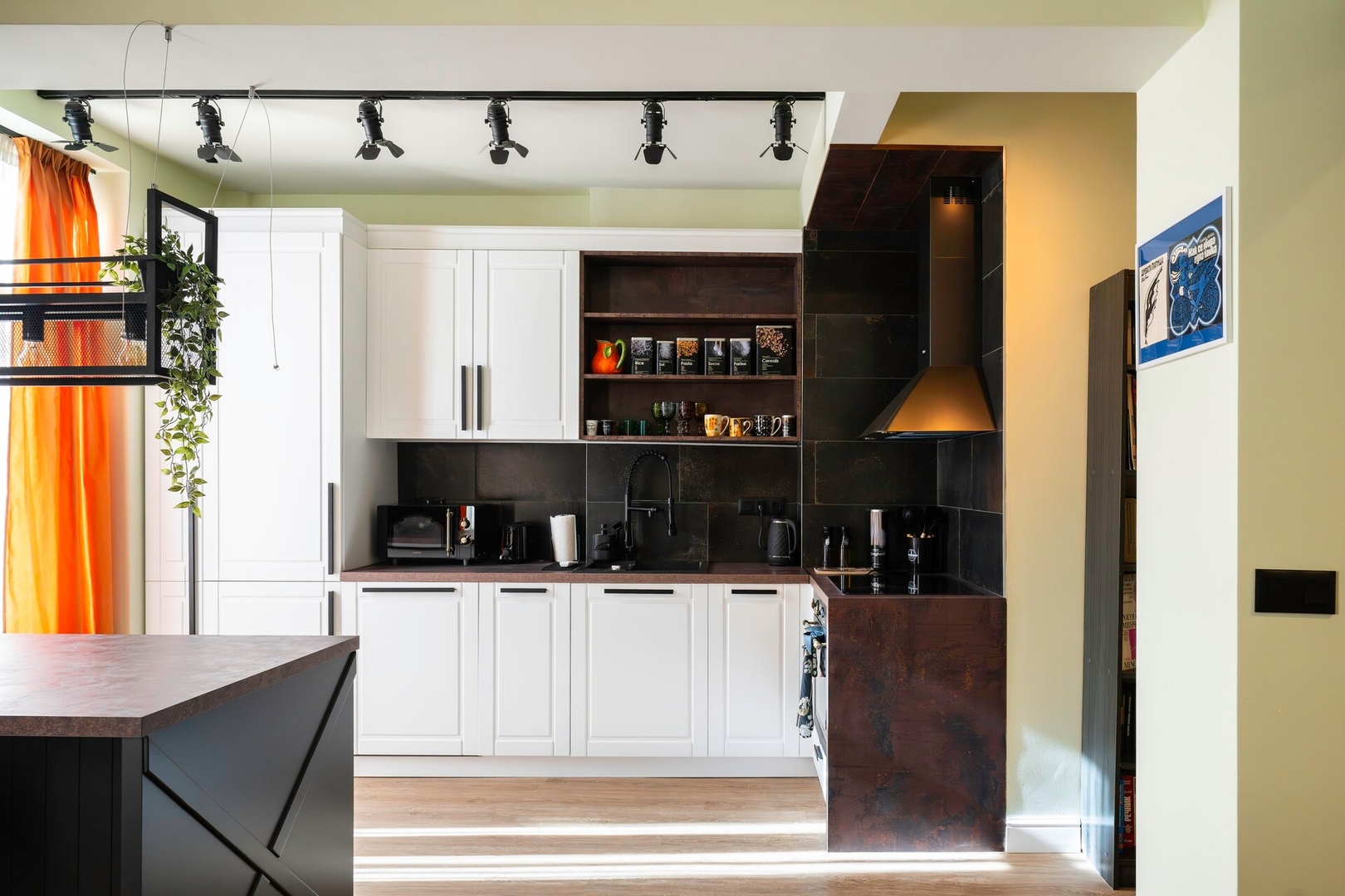 Urban Charm & Comfort: Chic 2BD in Prime Location 4 Flat Manager Booking
